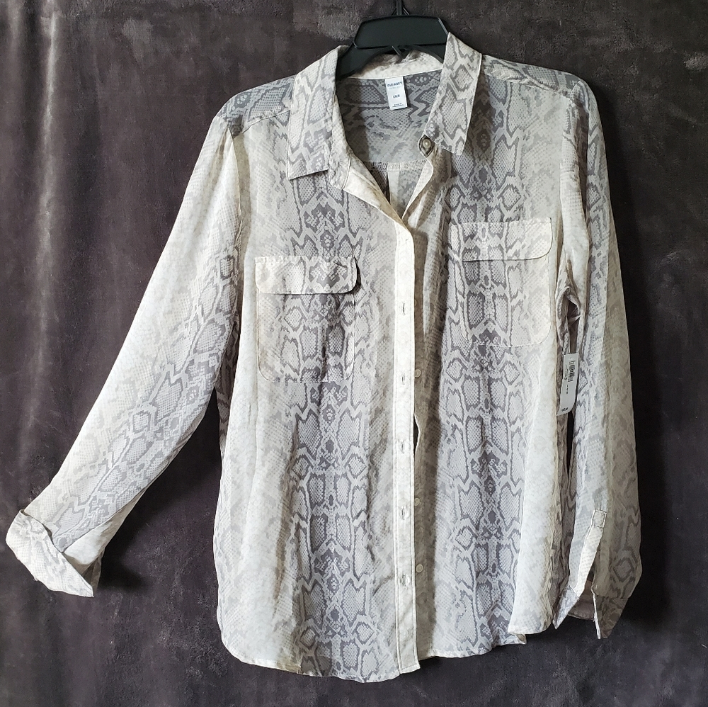 Old navy button down long sleeve shirt